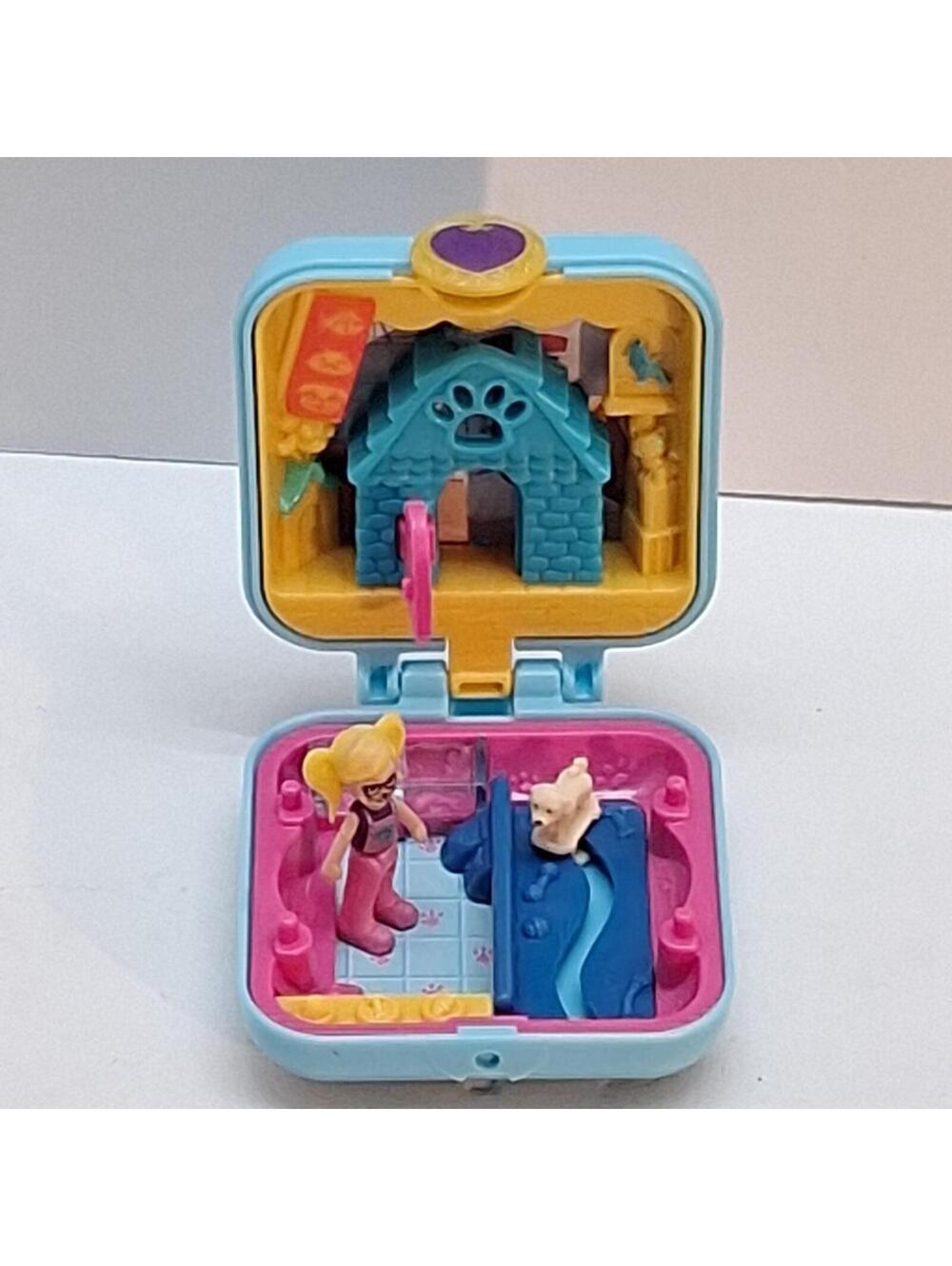 Polly Pocket Pet Center  Compact Removable Doghouse Micro Polly Pocket Doll